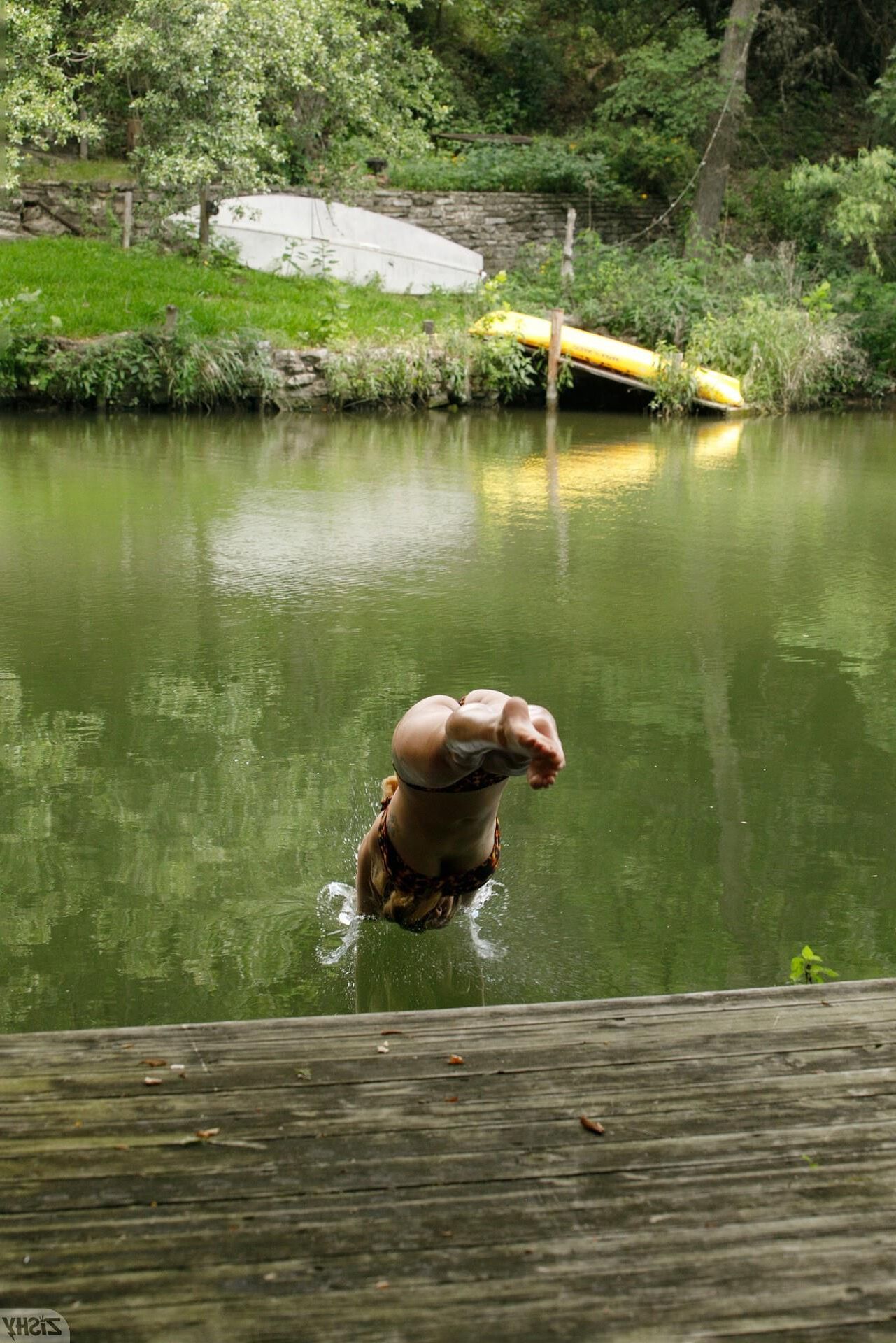 Gabbie Carter en Goneaway Lake