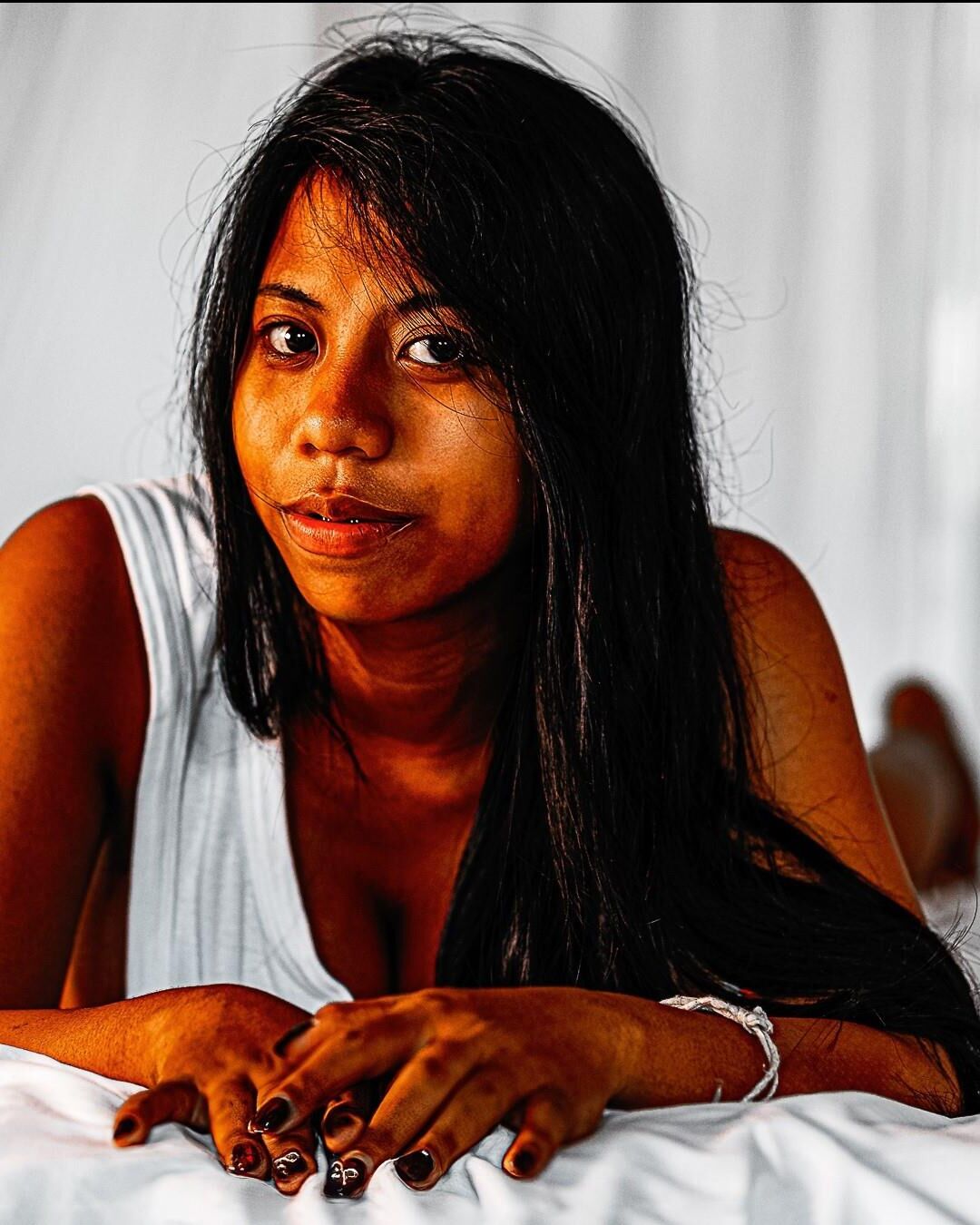 Deliciosa prostituta indonésia curvilínea