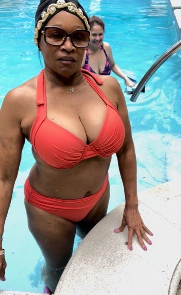 JAHRE ALTES FIT GILF und ihre hübschen Füße