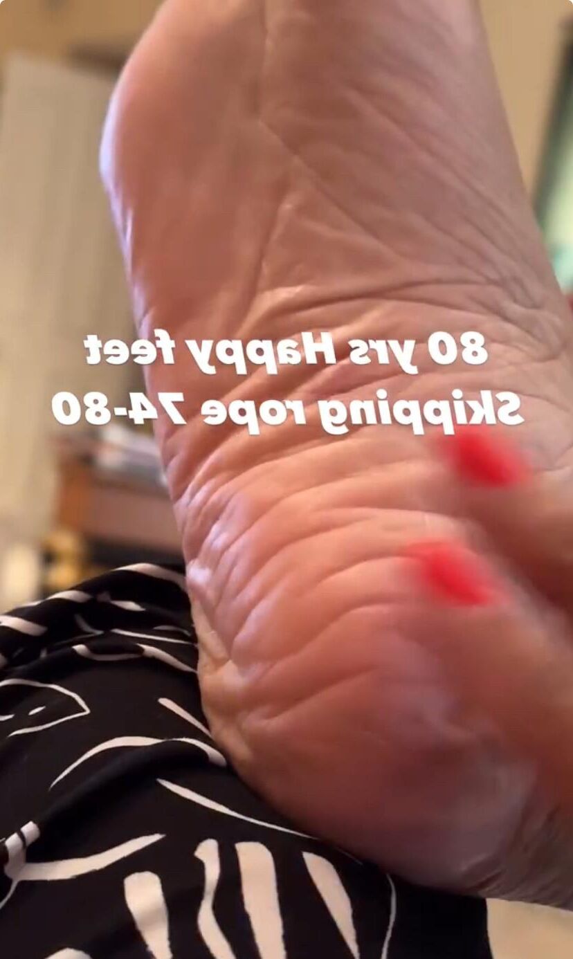 JAHRE ALTES FIT GILF und ihre hübschen Füße
