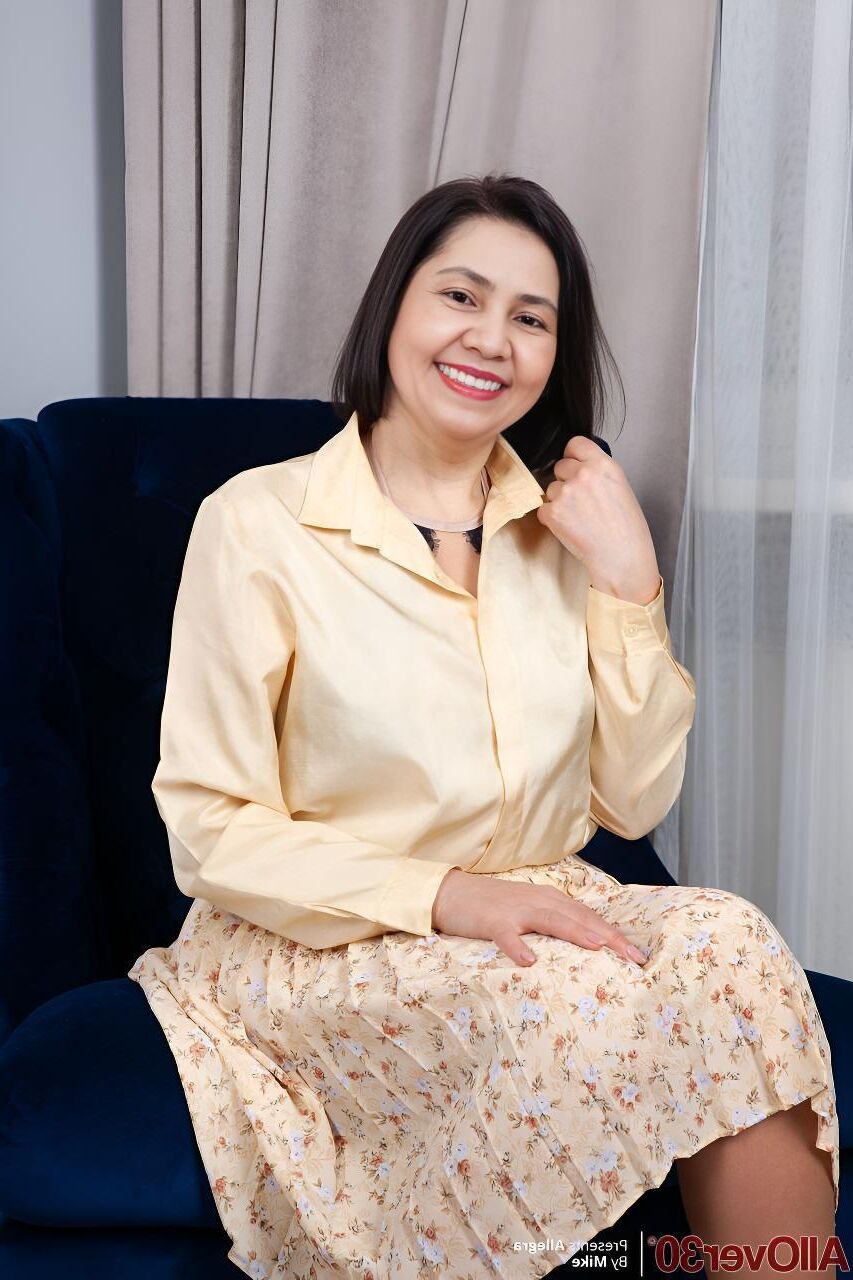 Mãe asiática Ai Swap no corpo caucasiano