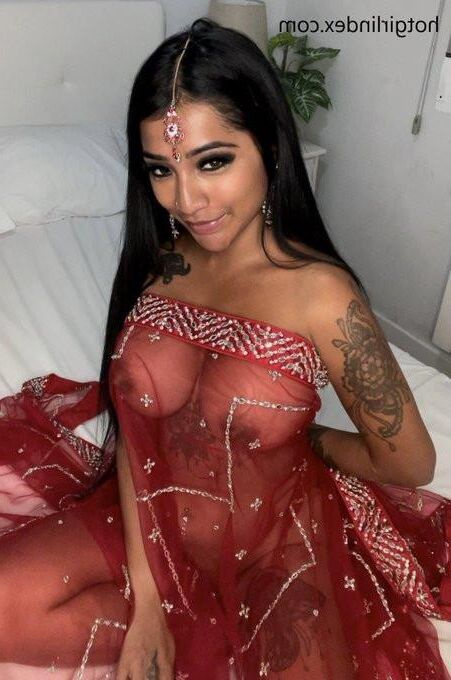 Yasmina Khan