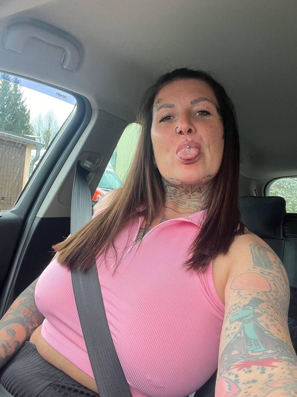 Roxanne Big Butt Big Tits Tatts Tattooed возбужденная мима