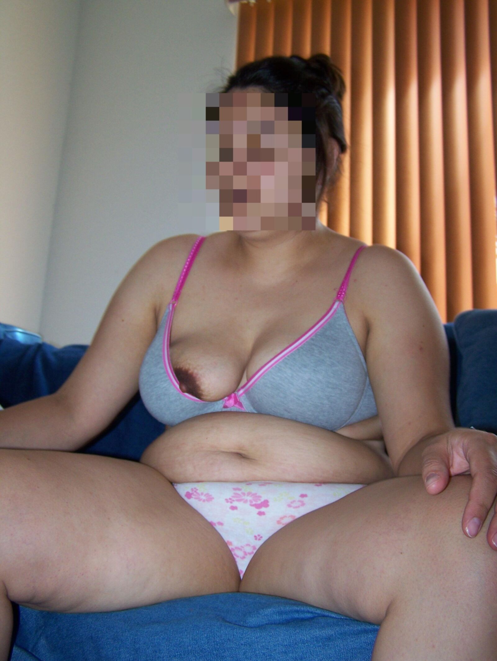 Coño peludo y tetas gordas