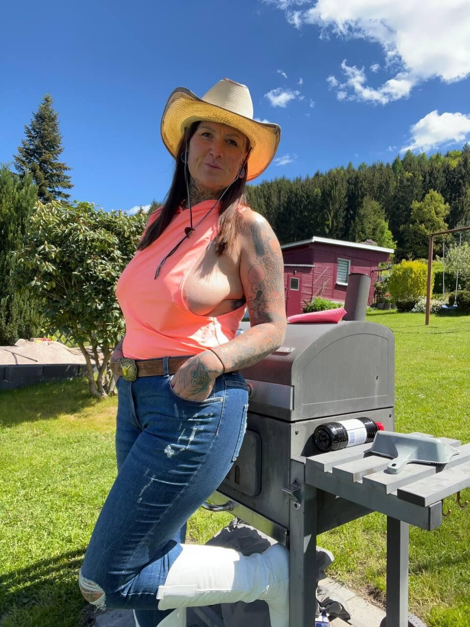 Roxanne Big Butt Big Tits Tatts Tattooed возбужденная мима