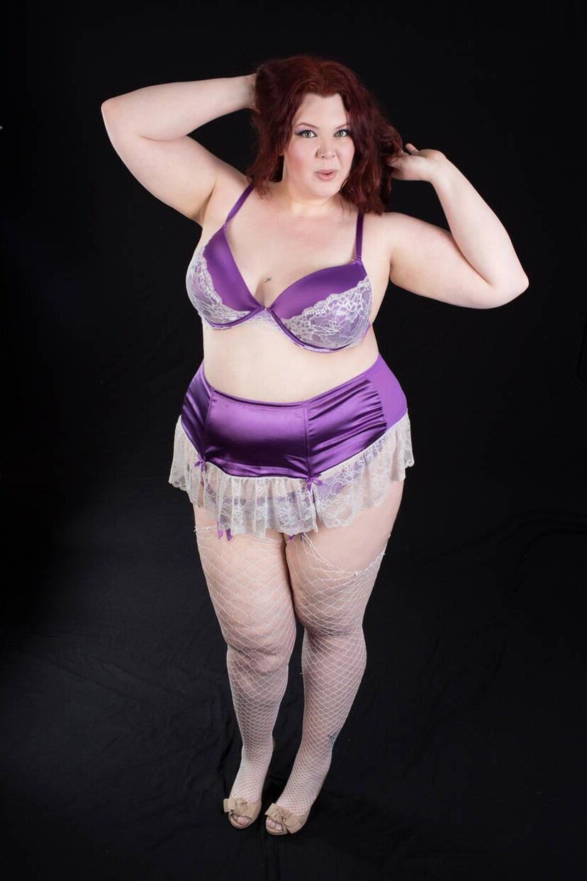 Bonito modelo de talla grande nn