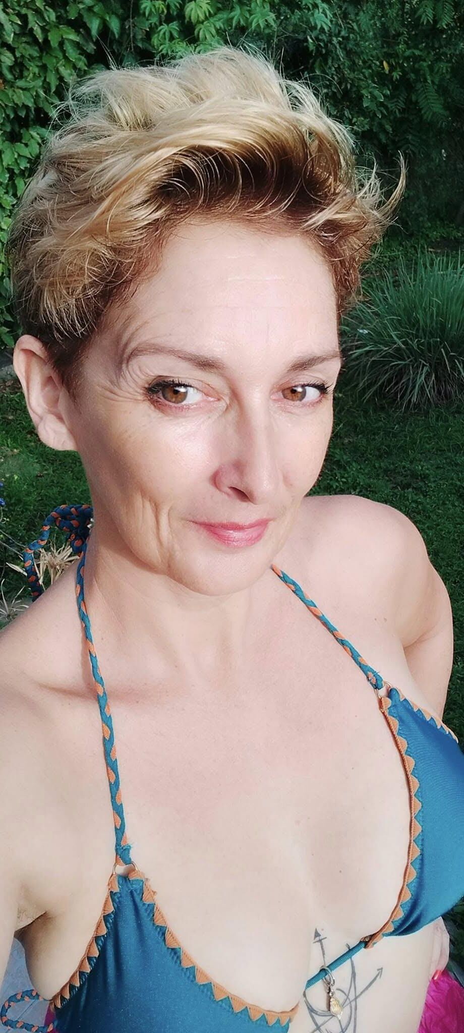 Puta francesa milf tetas grandes krystel bonne milf gros nichons