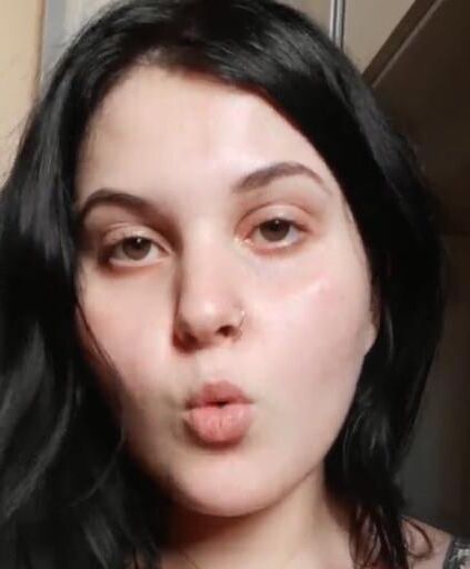 Pig feo gordo Julia con sus tetas, coño y panza gorda expuesta