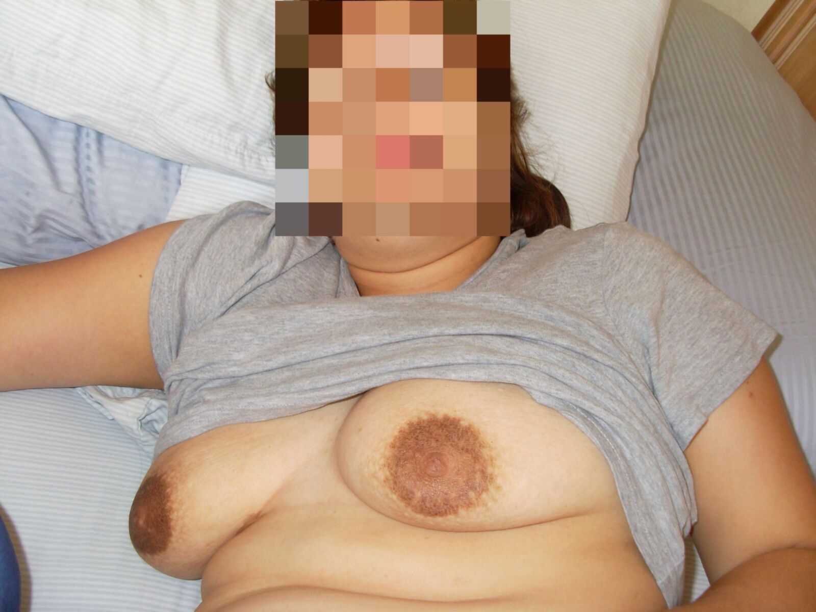 Esposa de año y sus tetas
