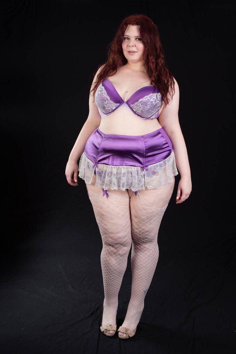 Bonito modelo de talla grande nn