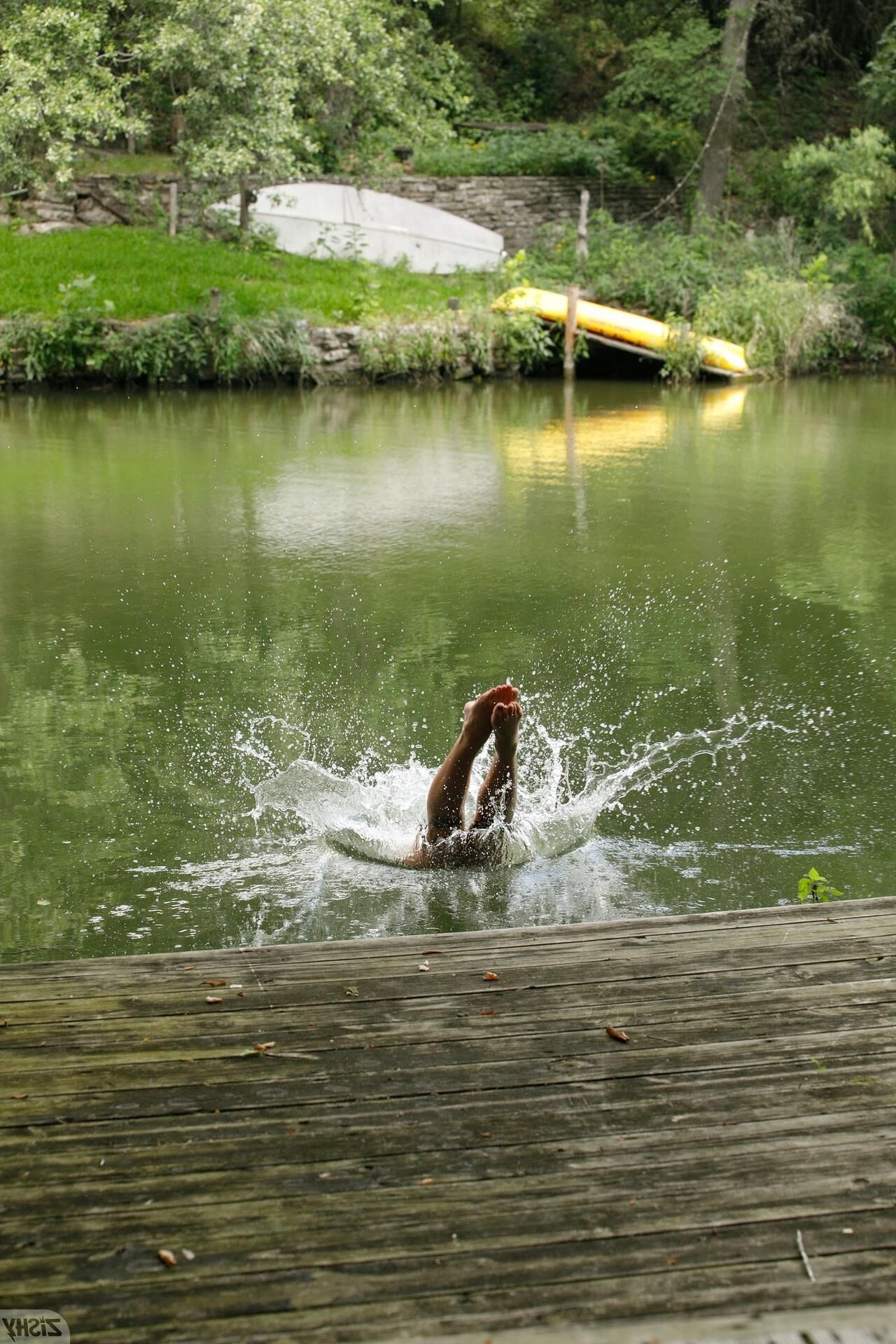 Gabbie Carter en Goneaway Lake