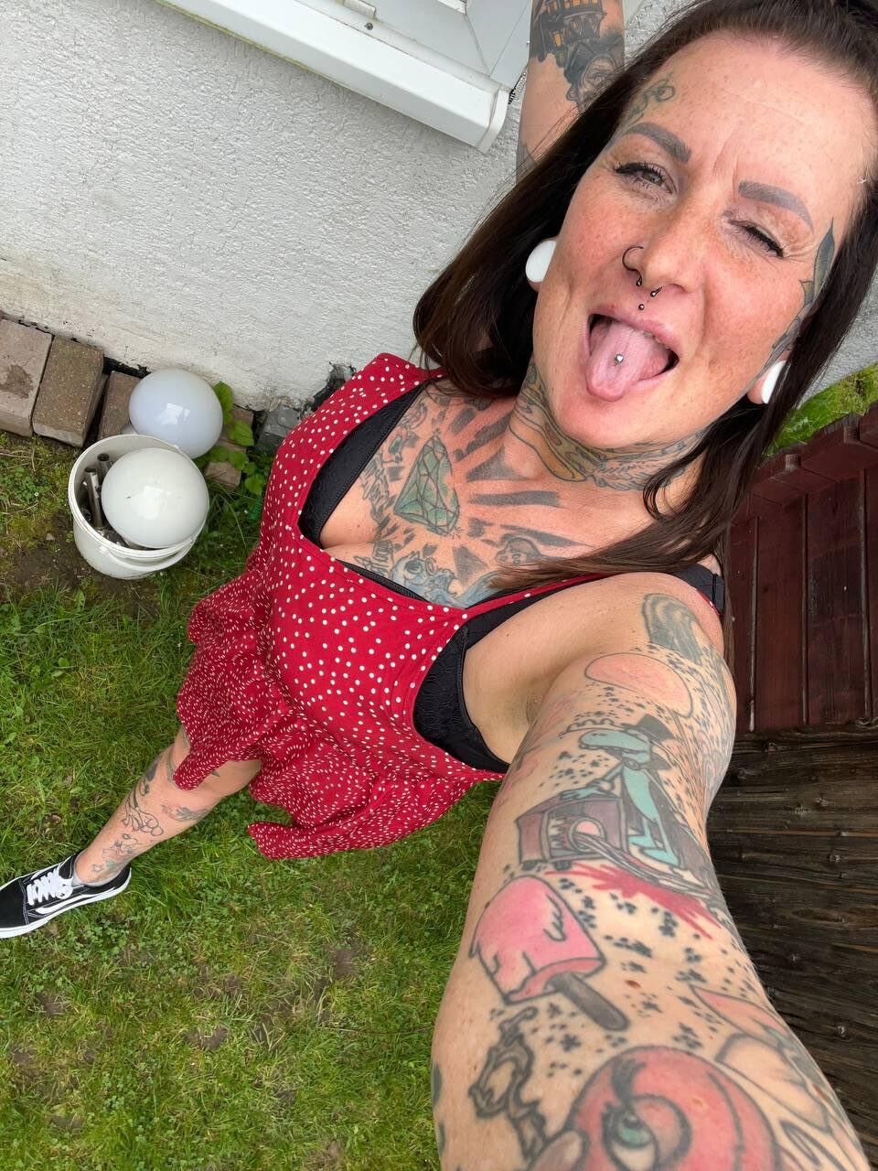 Roxanne Big Butt Big Tits Tatts Tattooed возбужденная мима