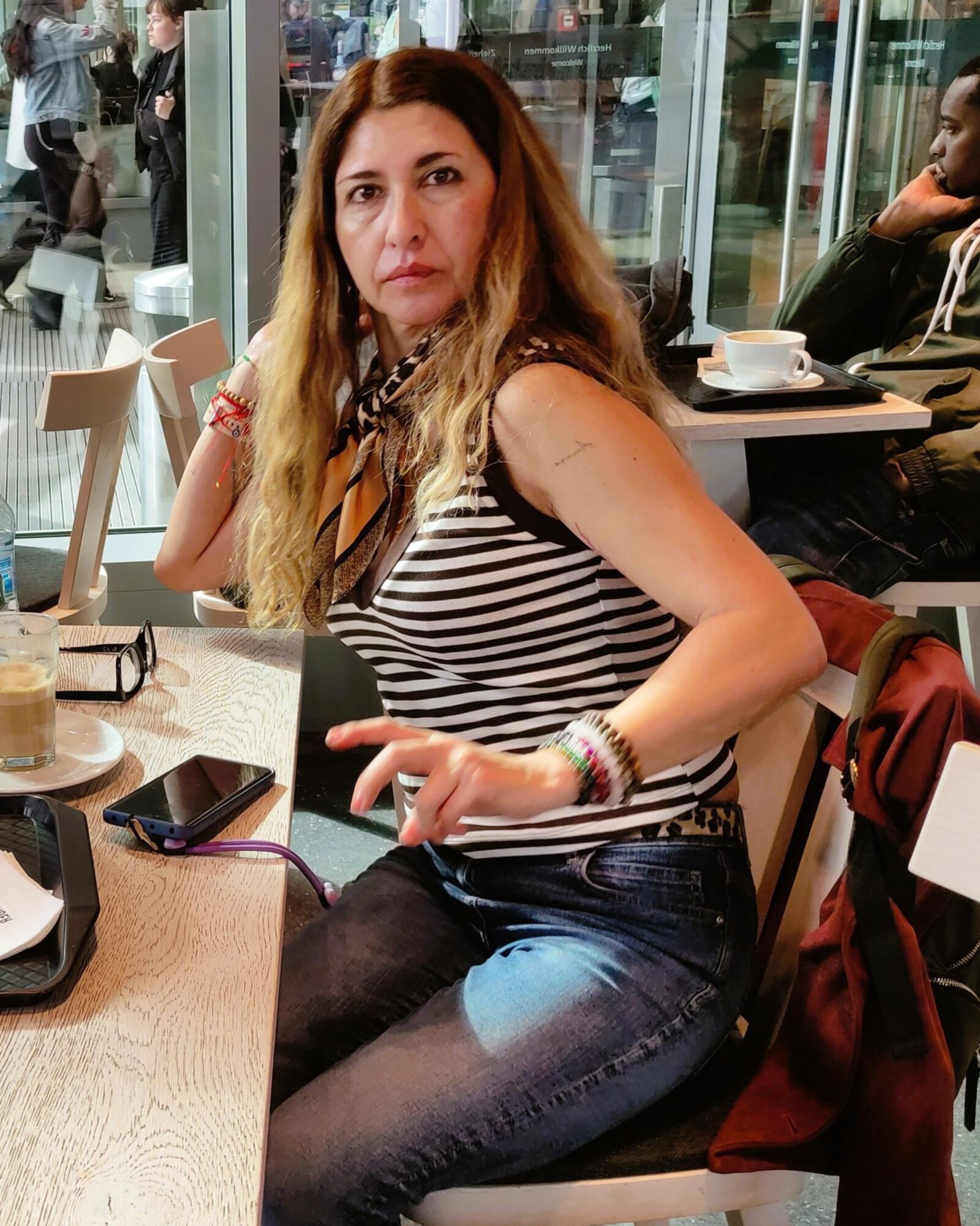 Bejidra esclavo maduro expuesto