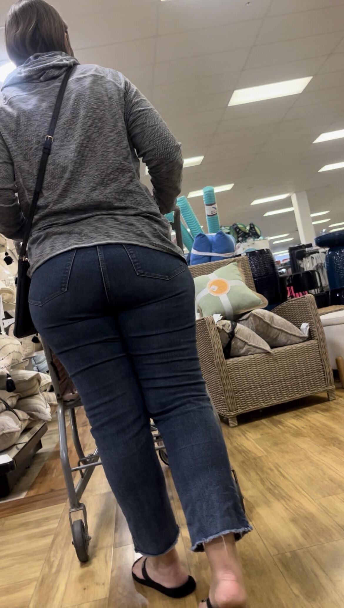 Jeans et pantalons serrés candides