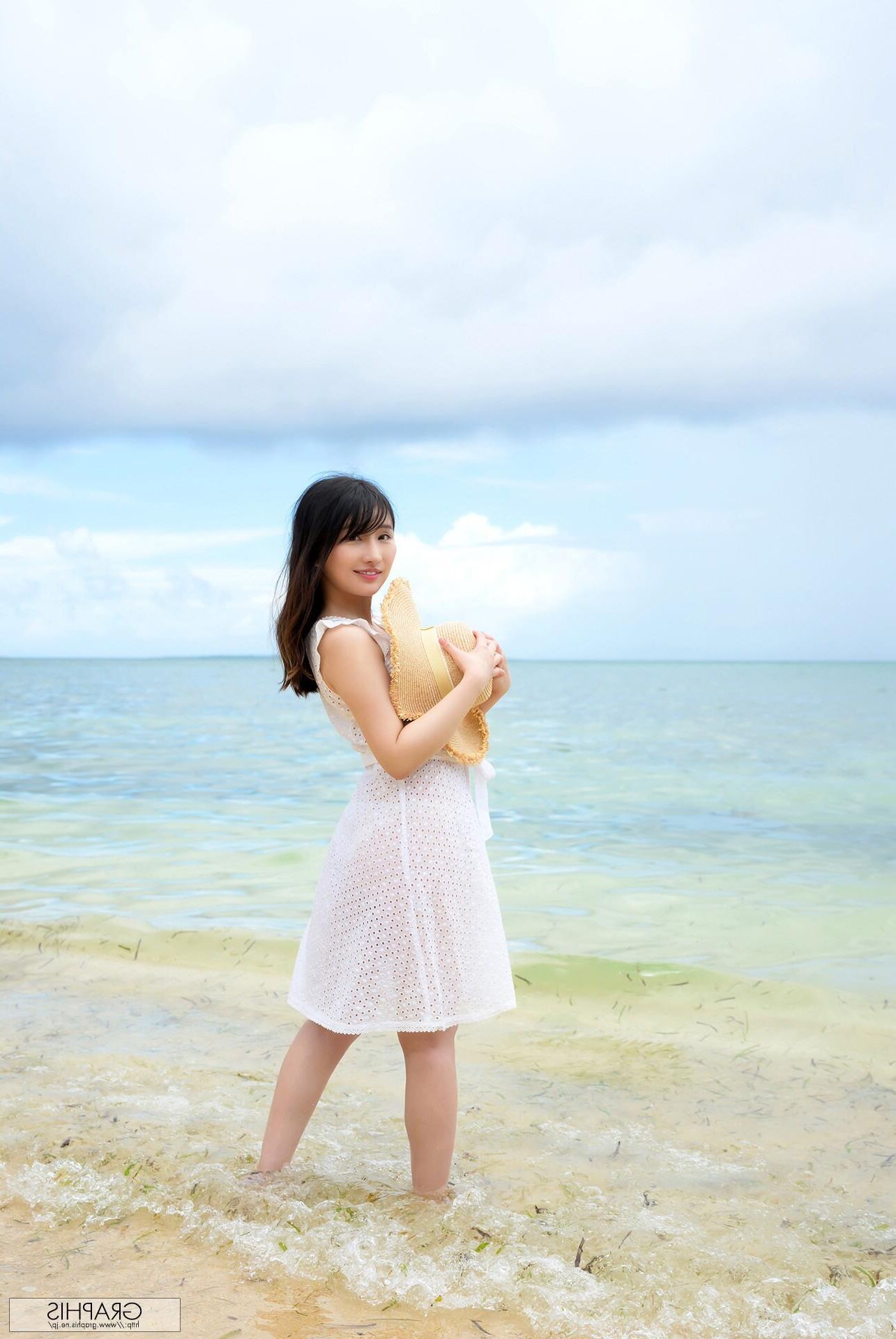 Karen Yuzuriha Graphis Gals Unveil
