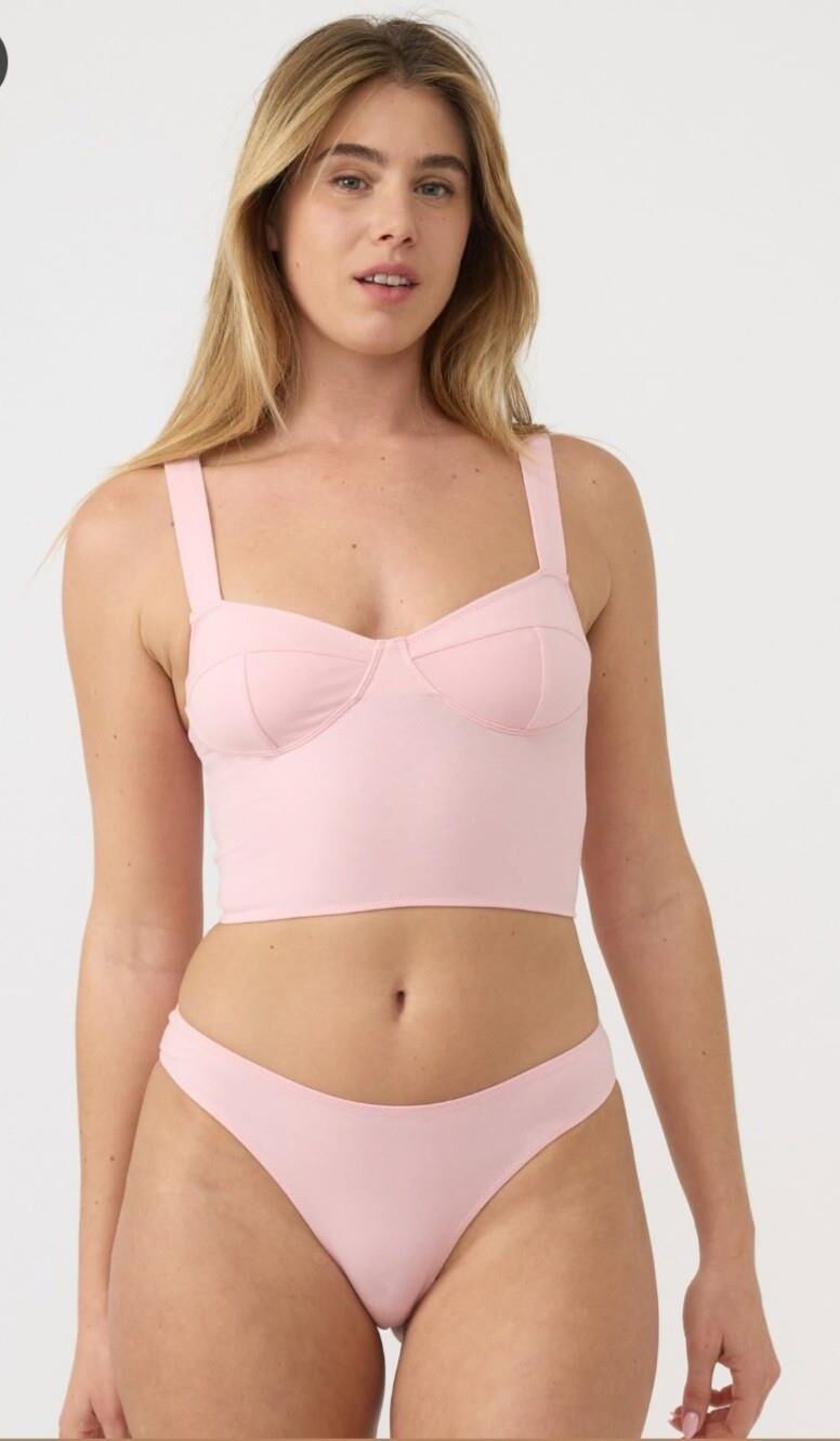 Mezcla de lencería y bikini