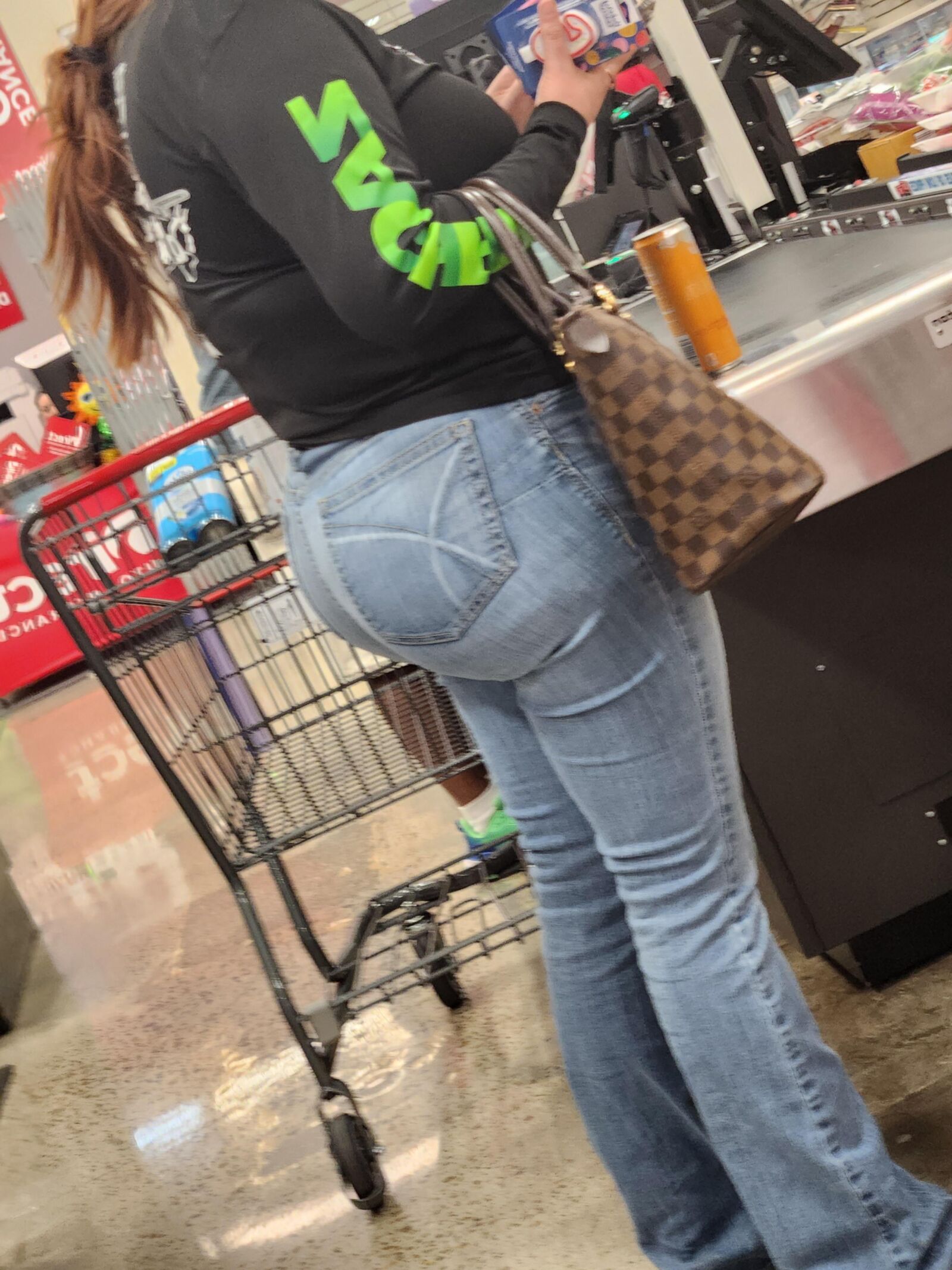 Jeans et pantalons serrés candides