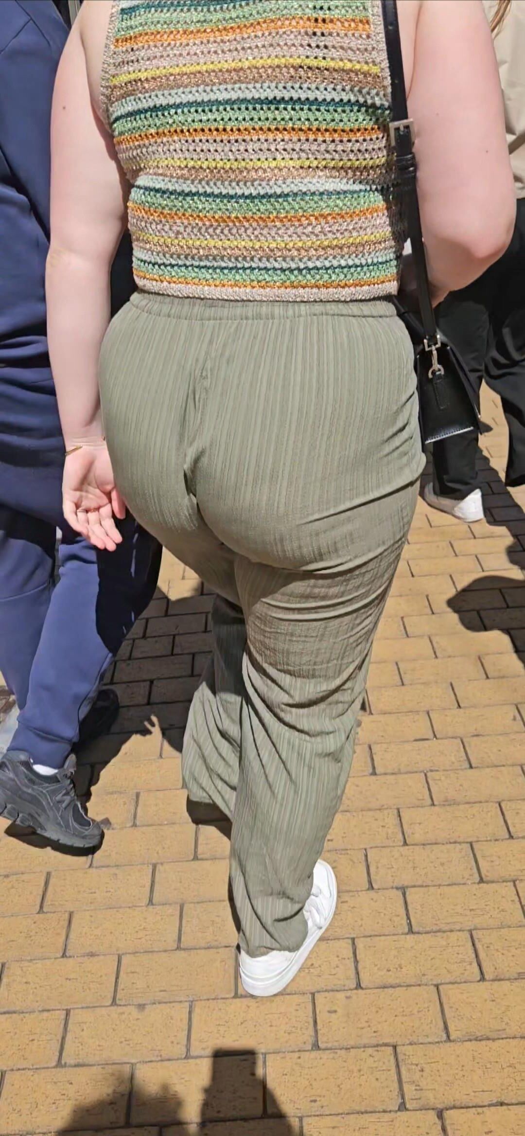 Jeans et pantalons serrés candides