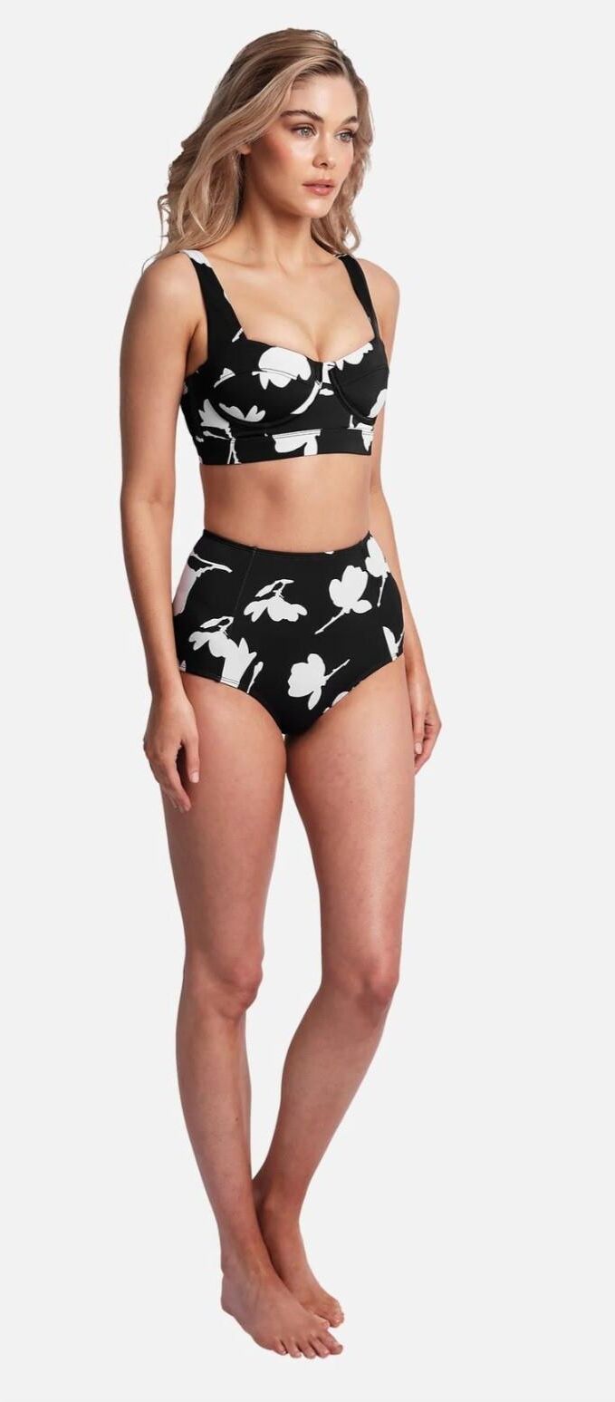 Mezcla de lencería y bikini