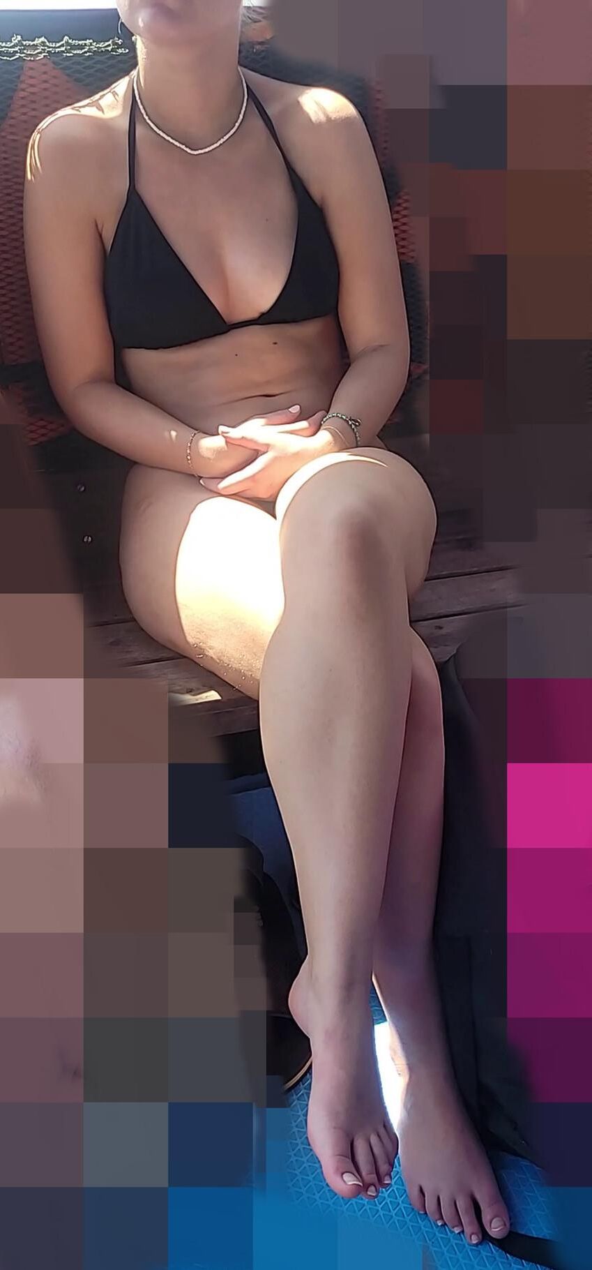 Plage candide upskirt coups de beauté latino avec un gros cul serré