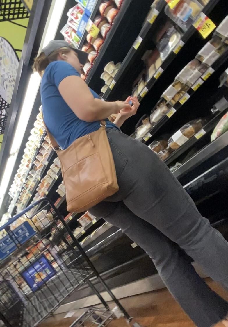 Jeans et pantalons serrés candides