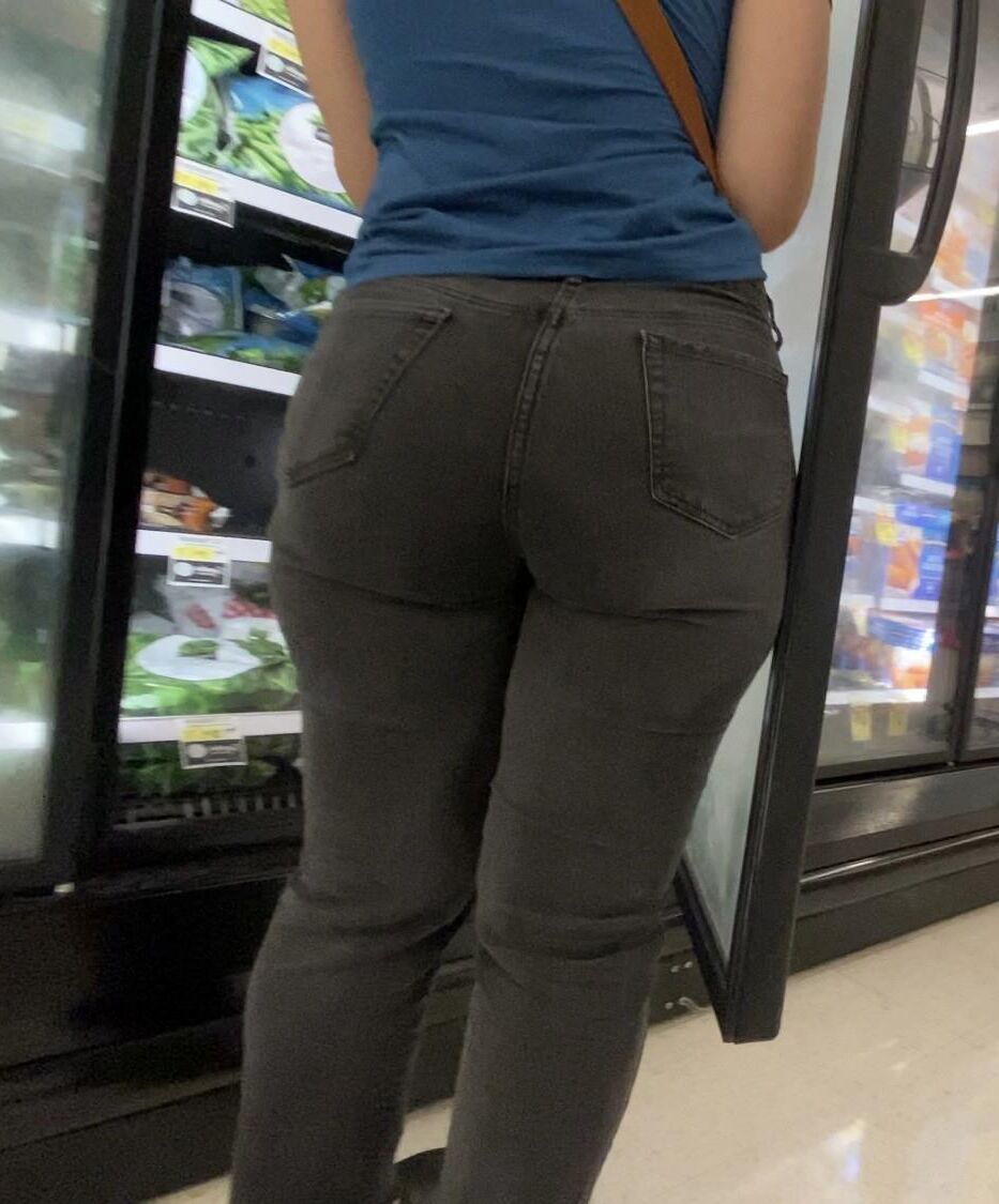 Jeans et pantalons serrés candides