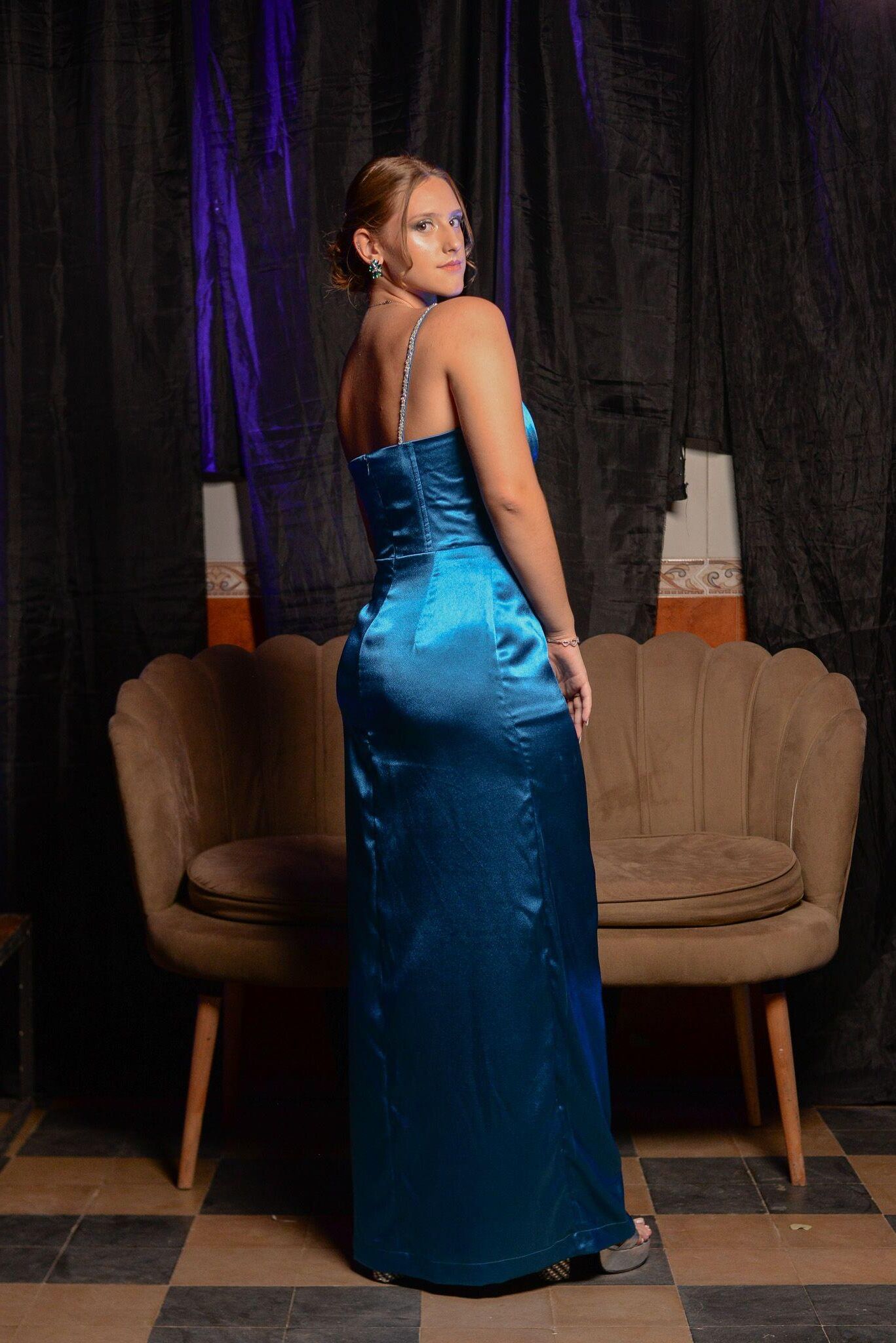  yo teen latina Vicky loves to show of her big booty