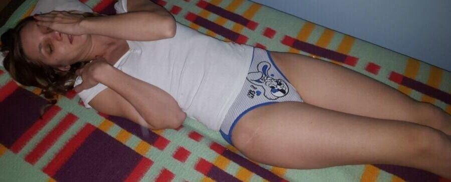 Polaco flaco Camelteequeen maja en ropa interior de conejos
