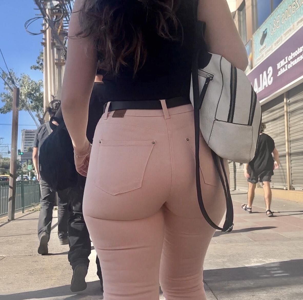 Jeans et pantalons serrés candides