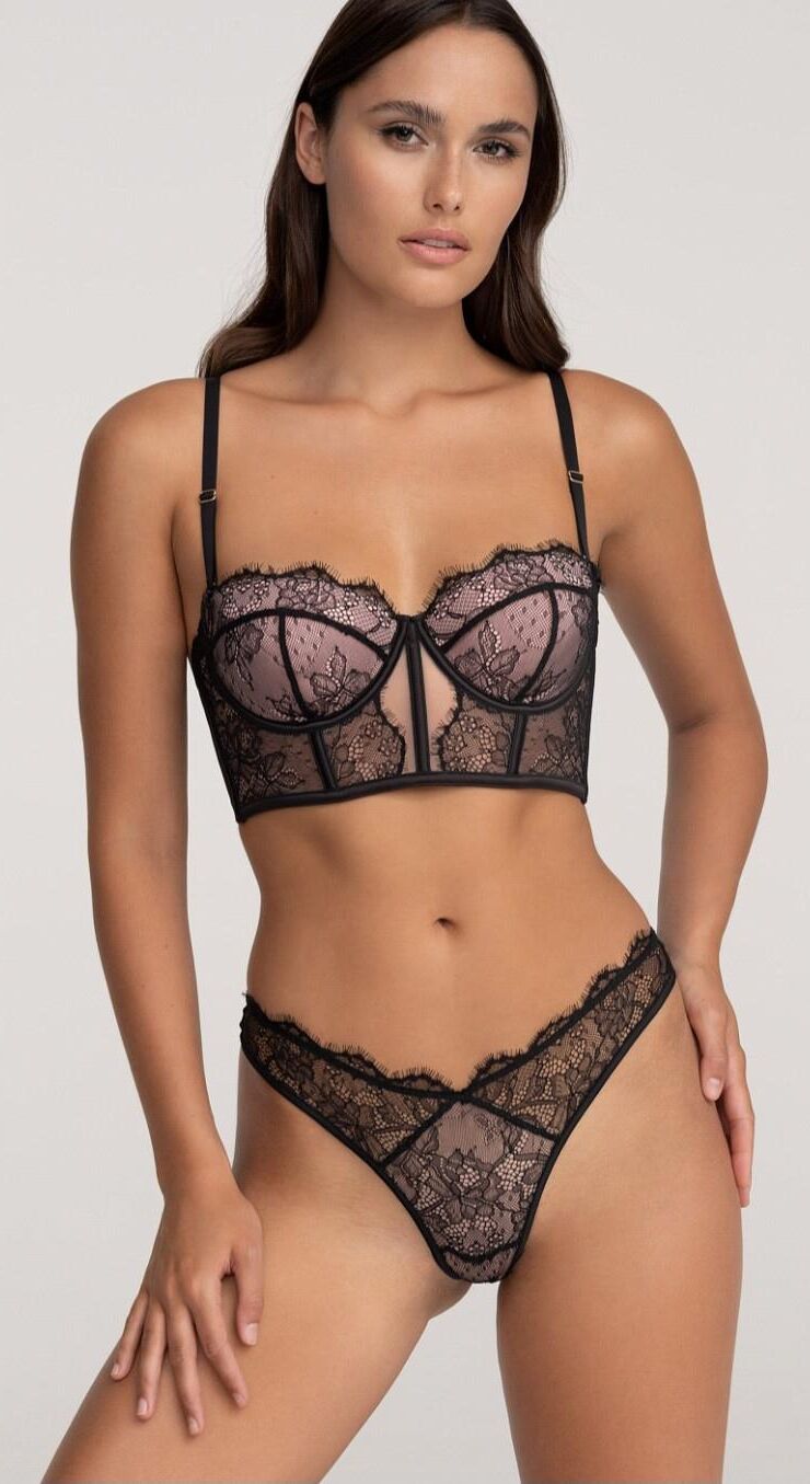 Mezcla de lencería y bikini