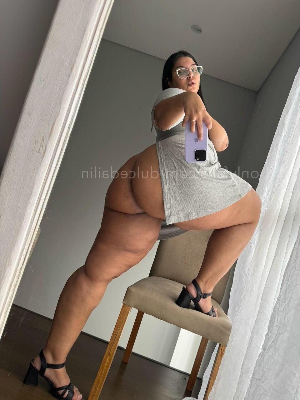 Sumptuous Latina Queen 