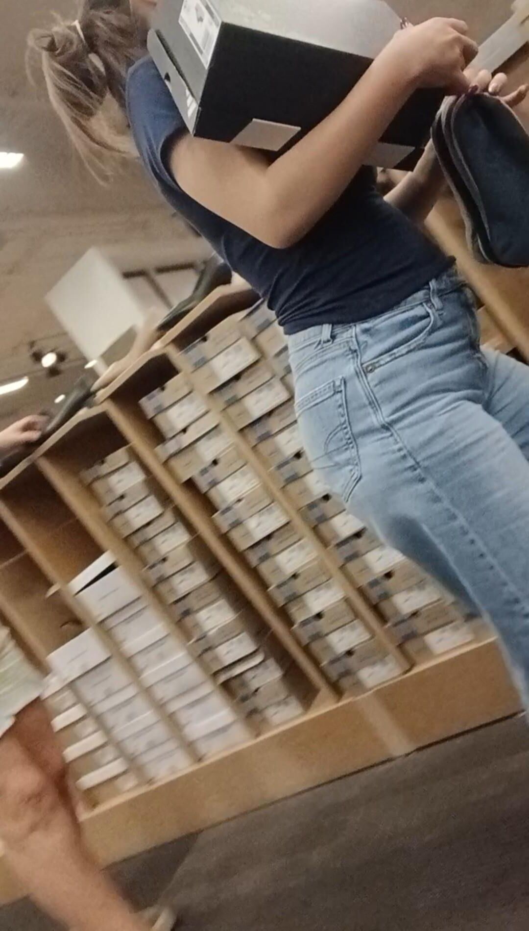 Jeans et pantalons serrés candides