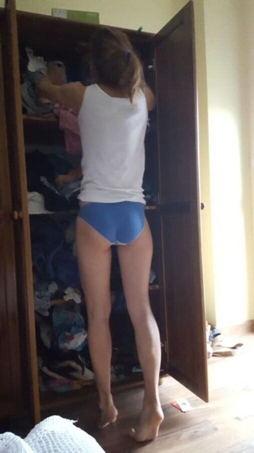 Polaco flaco Camelteequeen maja en ropa interior de conejos