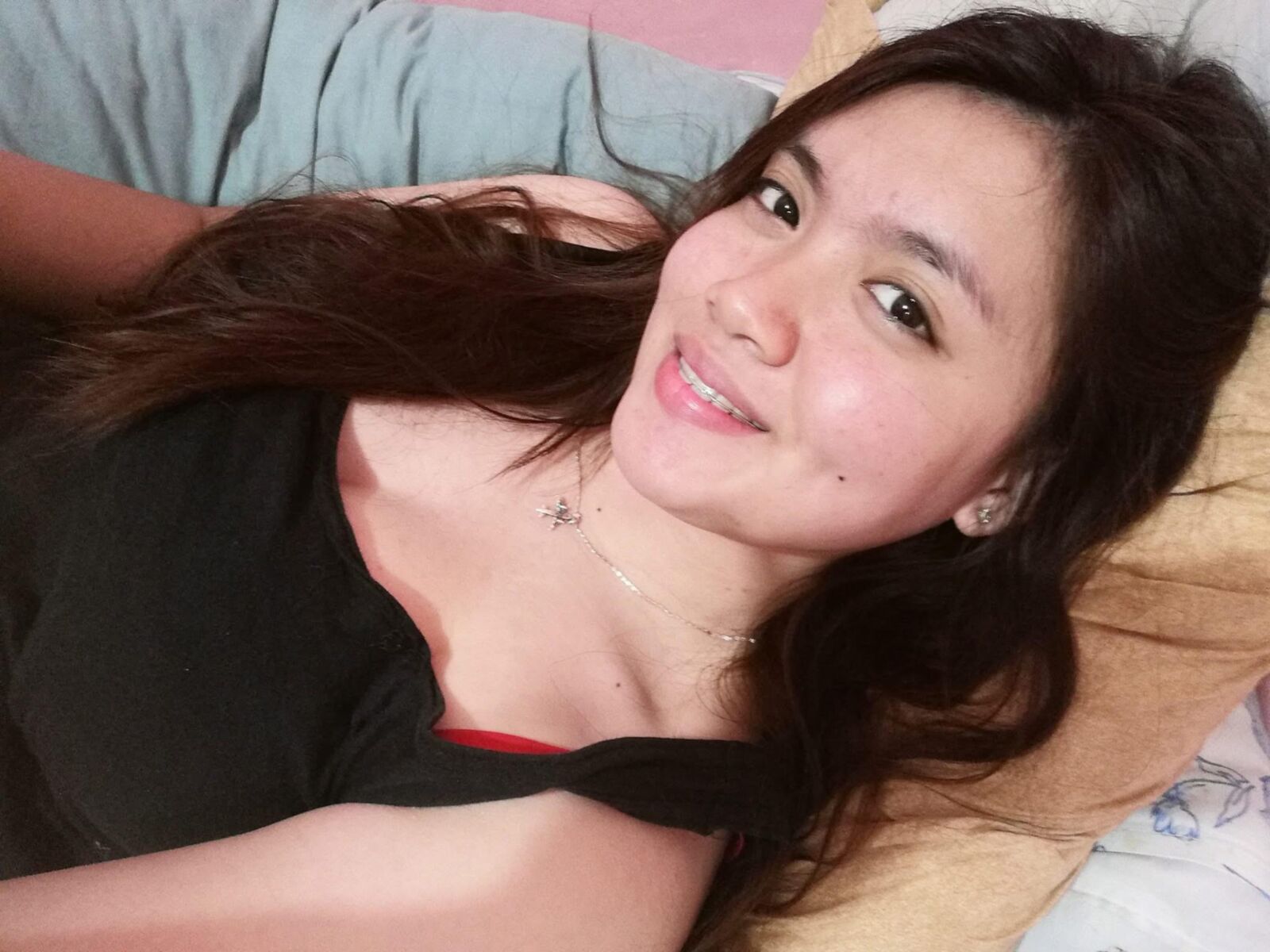 Pinay est innocent ou Streetwhore que vous choisissez.