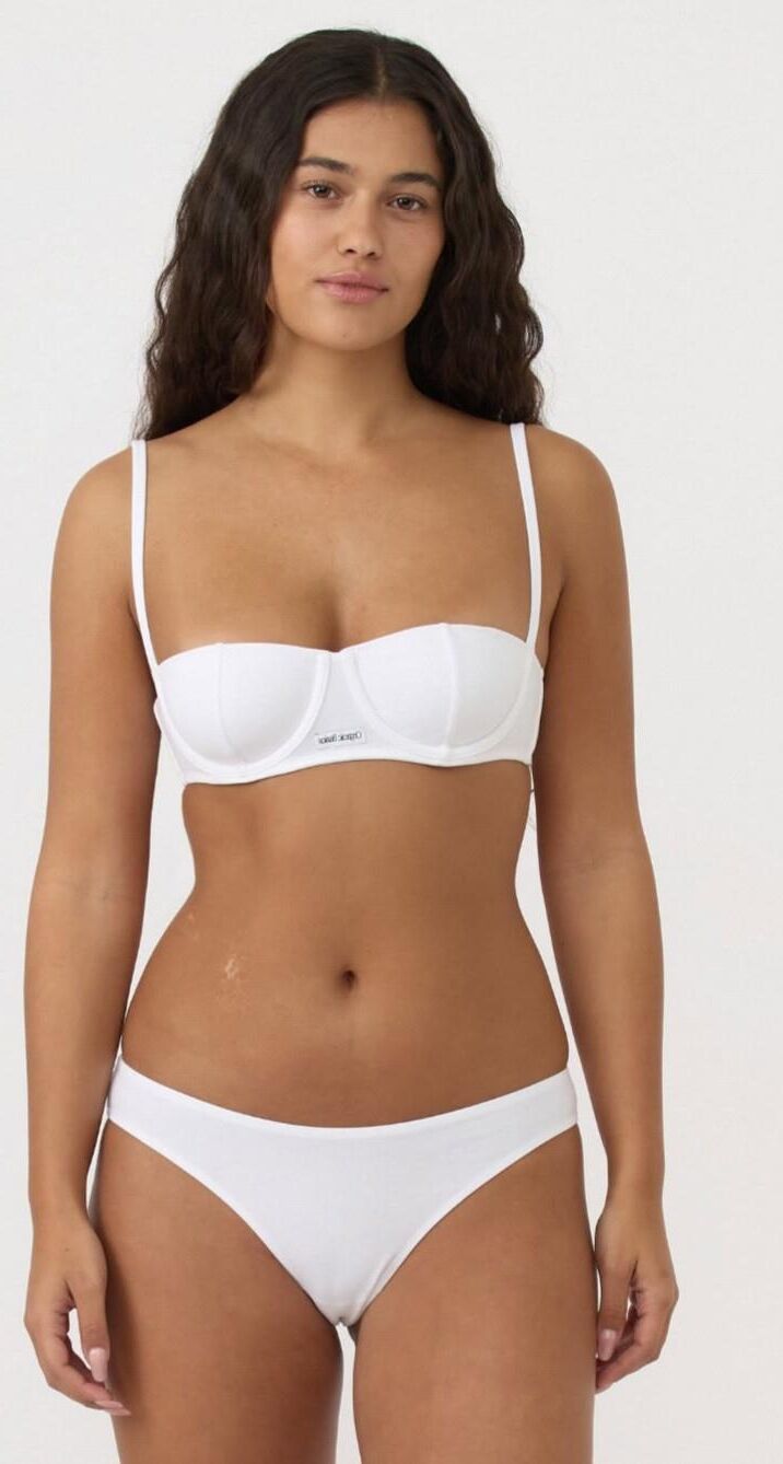Mezcla de lencería y bikini