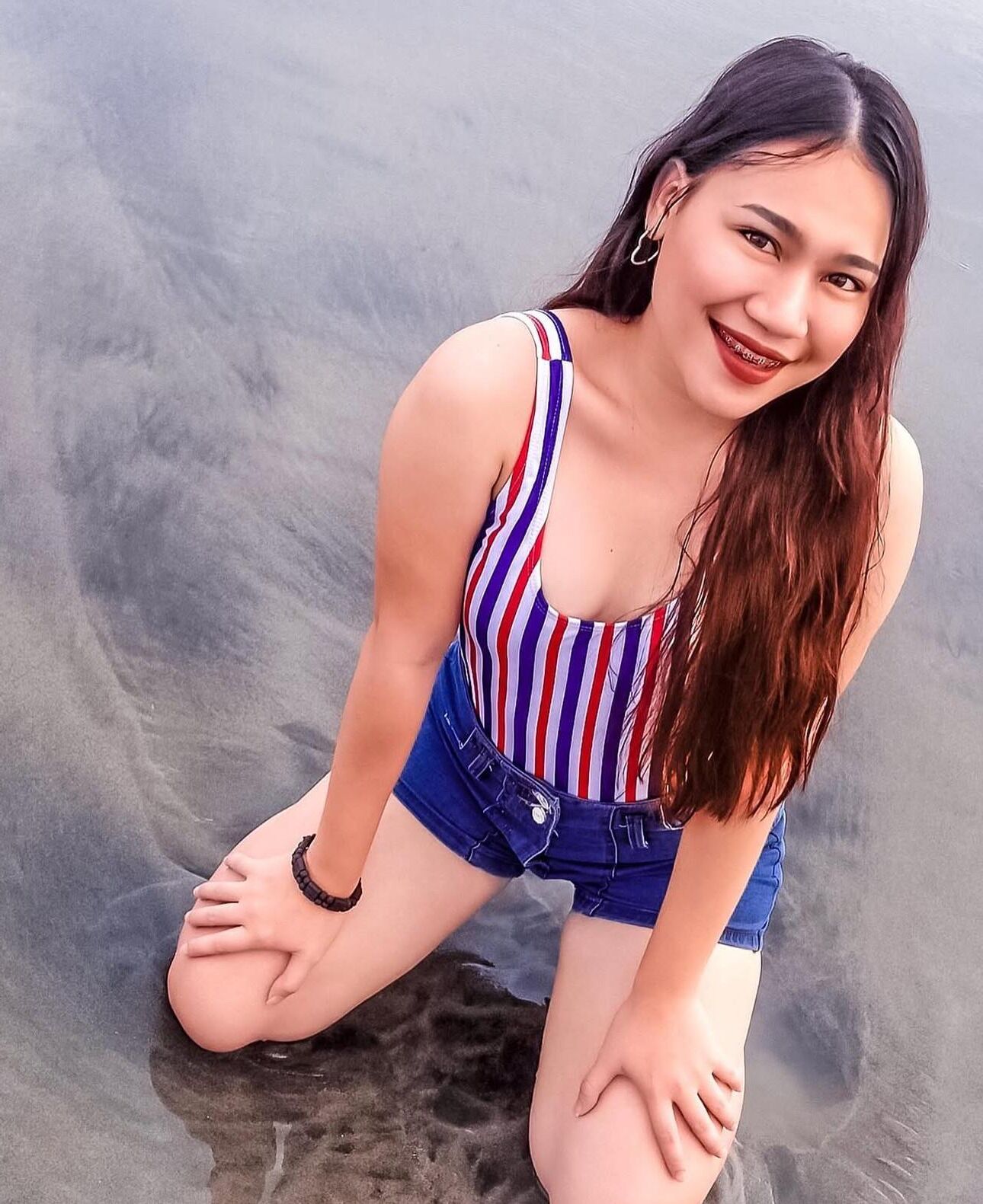 Pinay est innocent ou Streetwhore que vous choisissez.