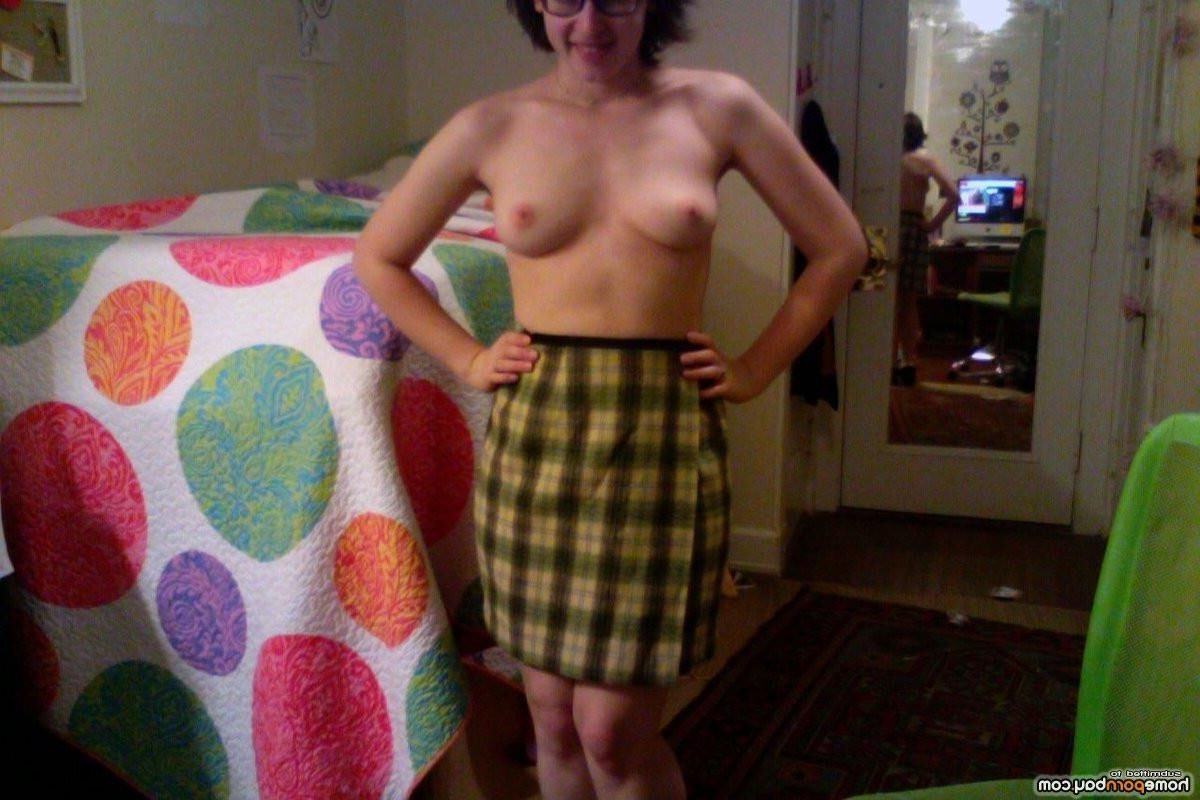 Geek nerd amador peludo fofo com óculos