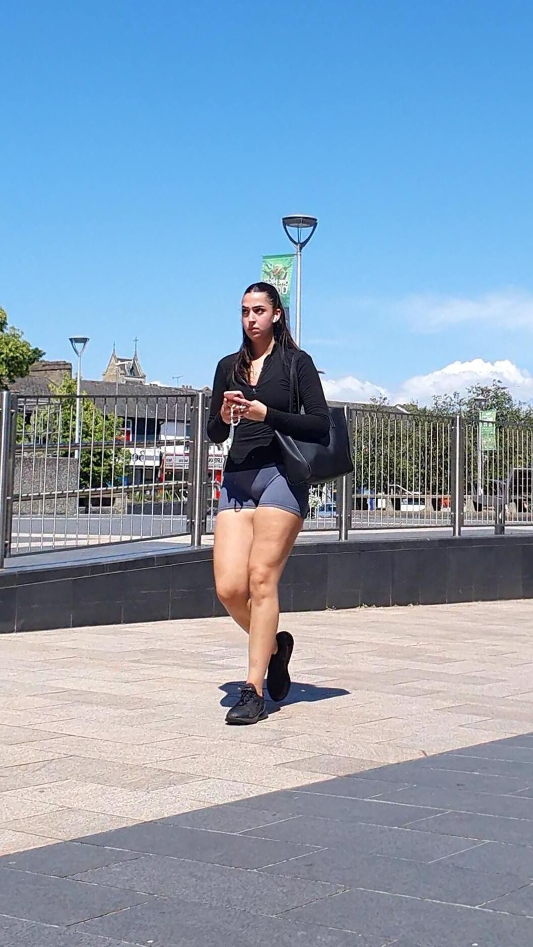 [Candid] Gym Desi mostra pernas e bunda
