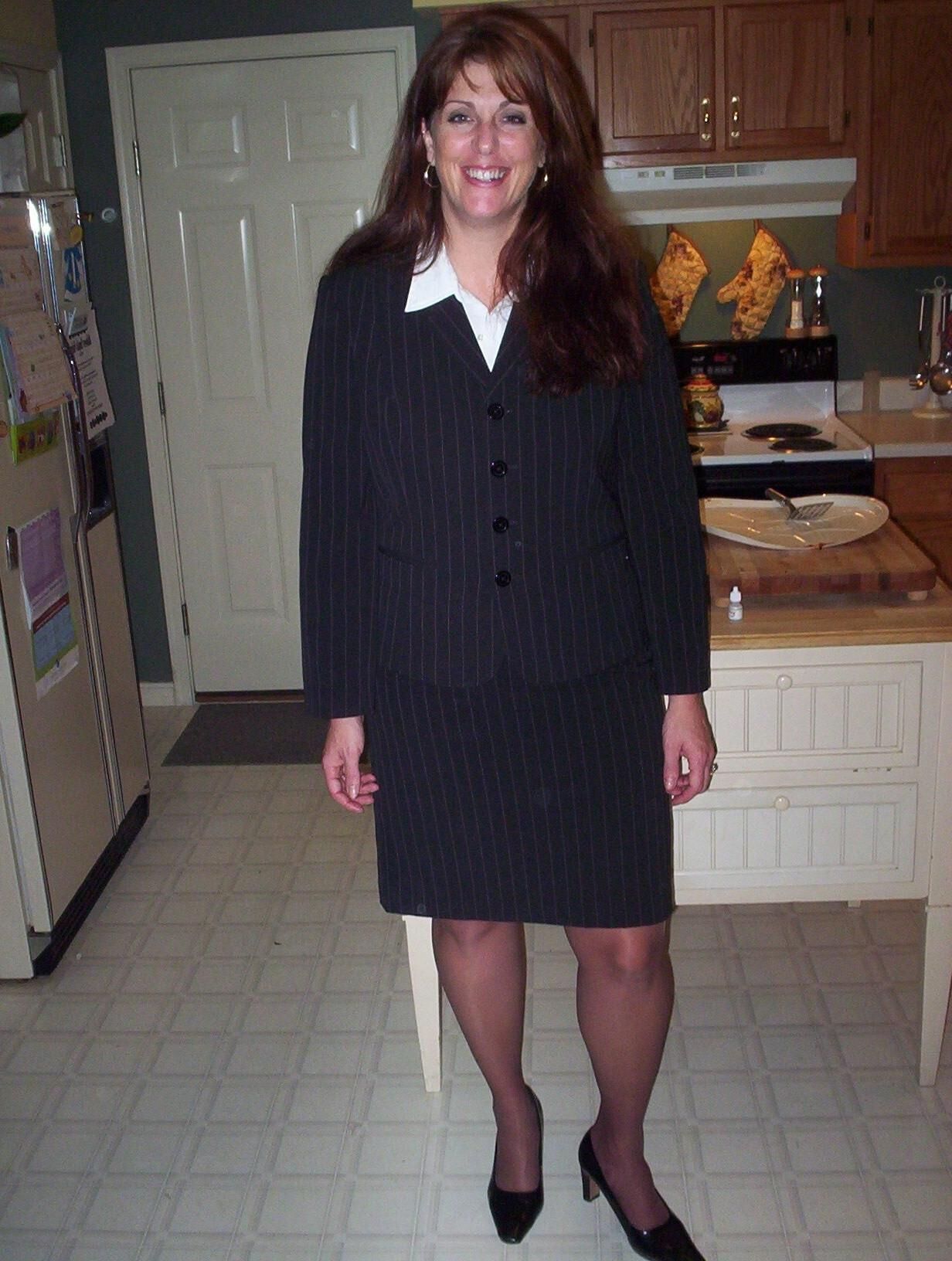 Kentucky wife Deborah strips off