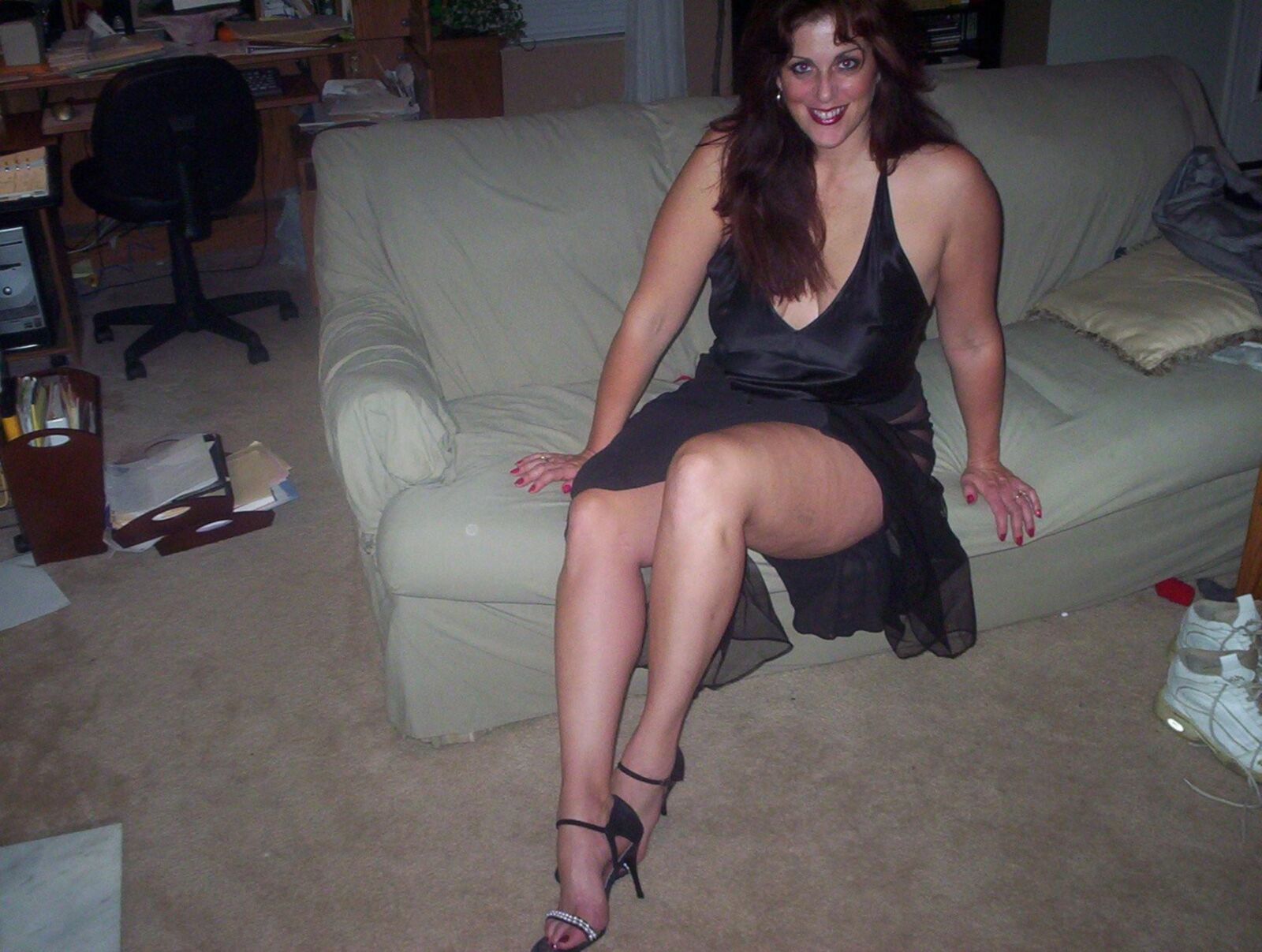 Kentucky wife Deborah strips off
