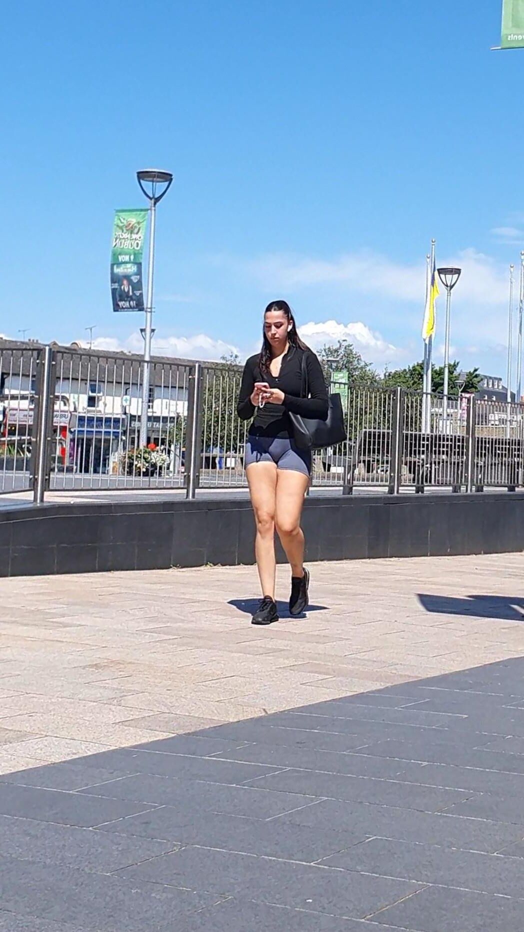 [Candid] Gym Desi mostra pernas e bunda