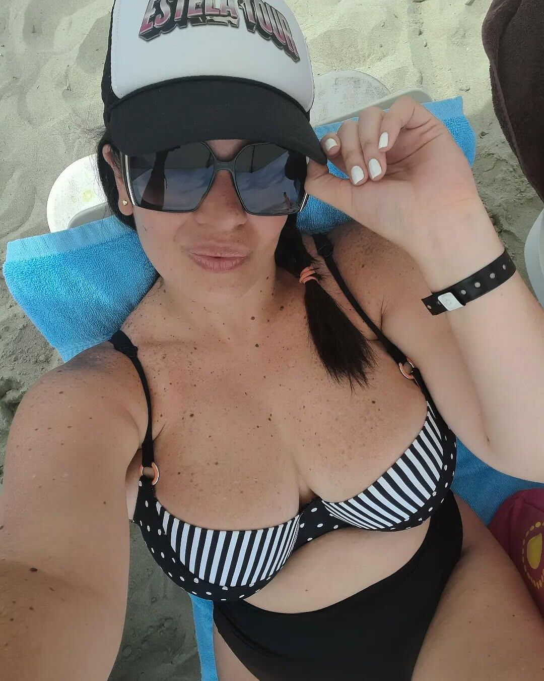 Latim sexy incrível com peitos grandes