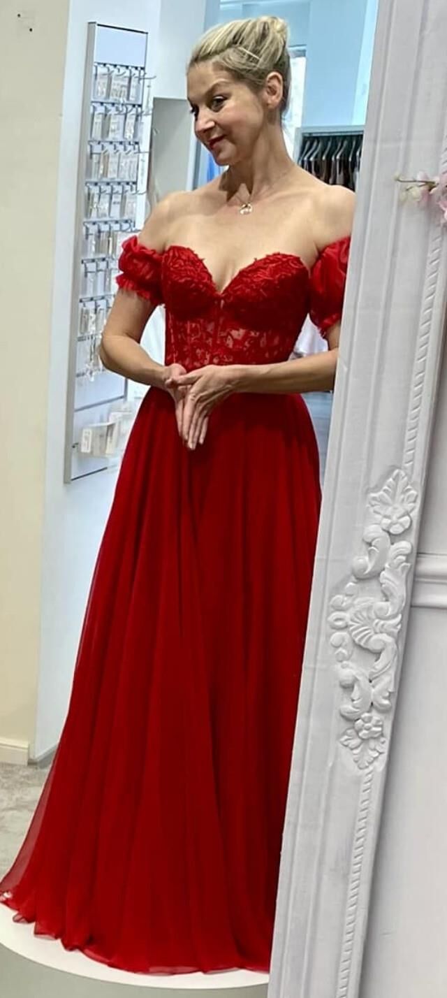 Sabina Laurinova ( )