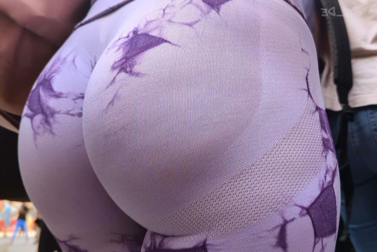 Nalgona lícra lila encuentro