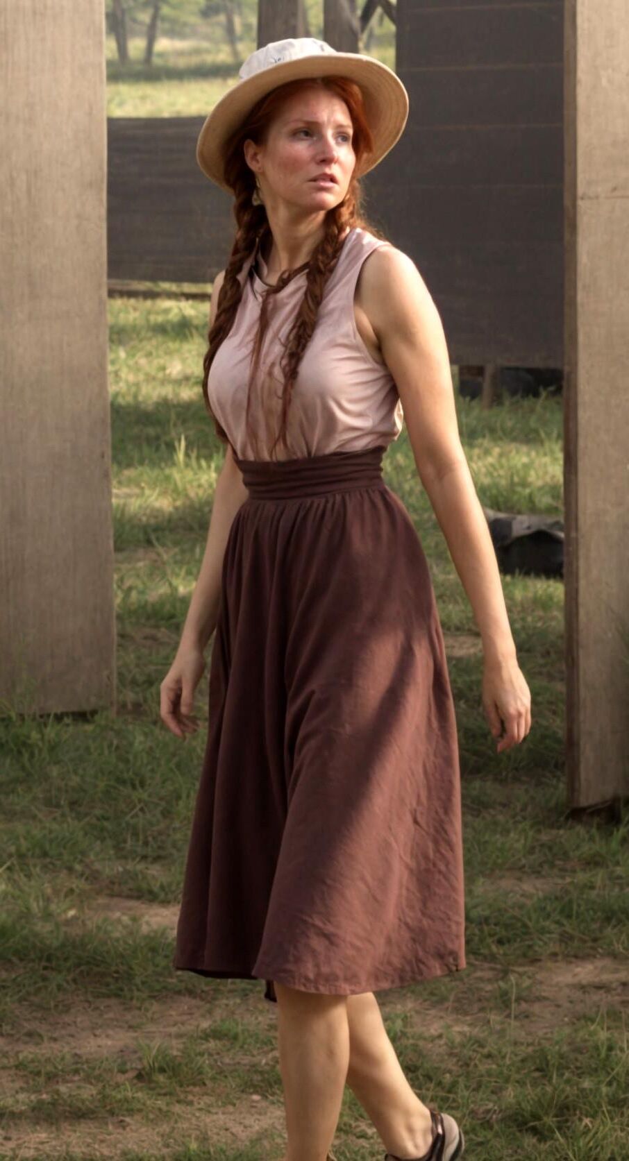 Redhead Mary Beth Gaskill (RDR) posando nua no acampamento