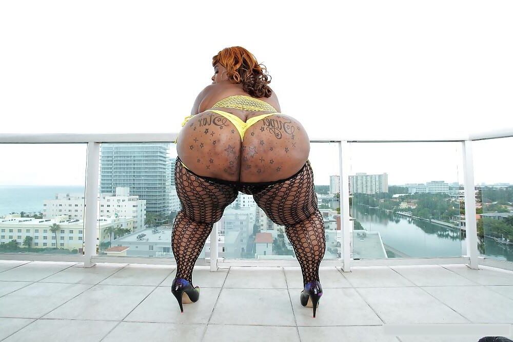 A Fat Prostitute comes To You Dressed Like This Would You Pay?