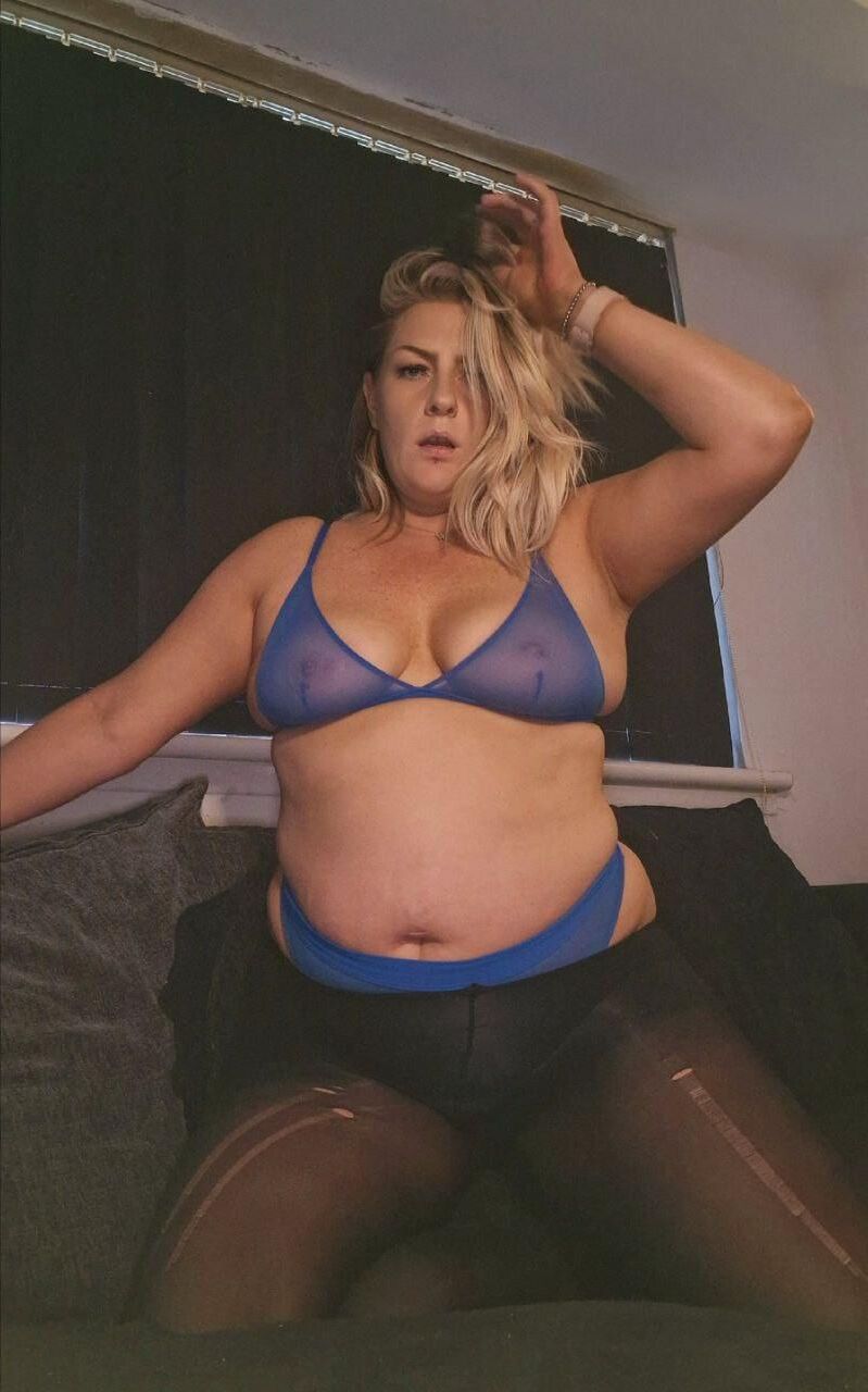 Michelle, Cam Slut from Glasgow