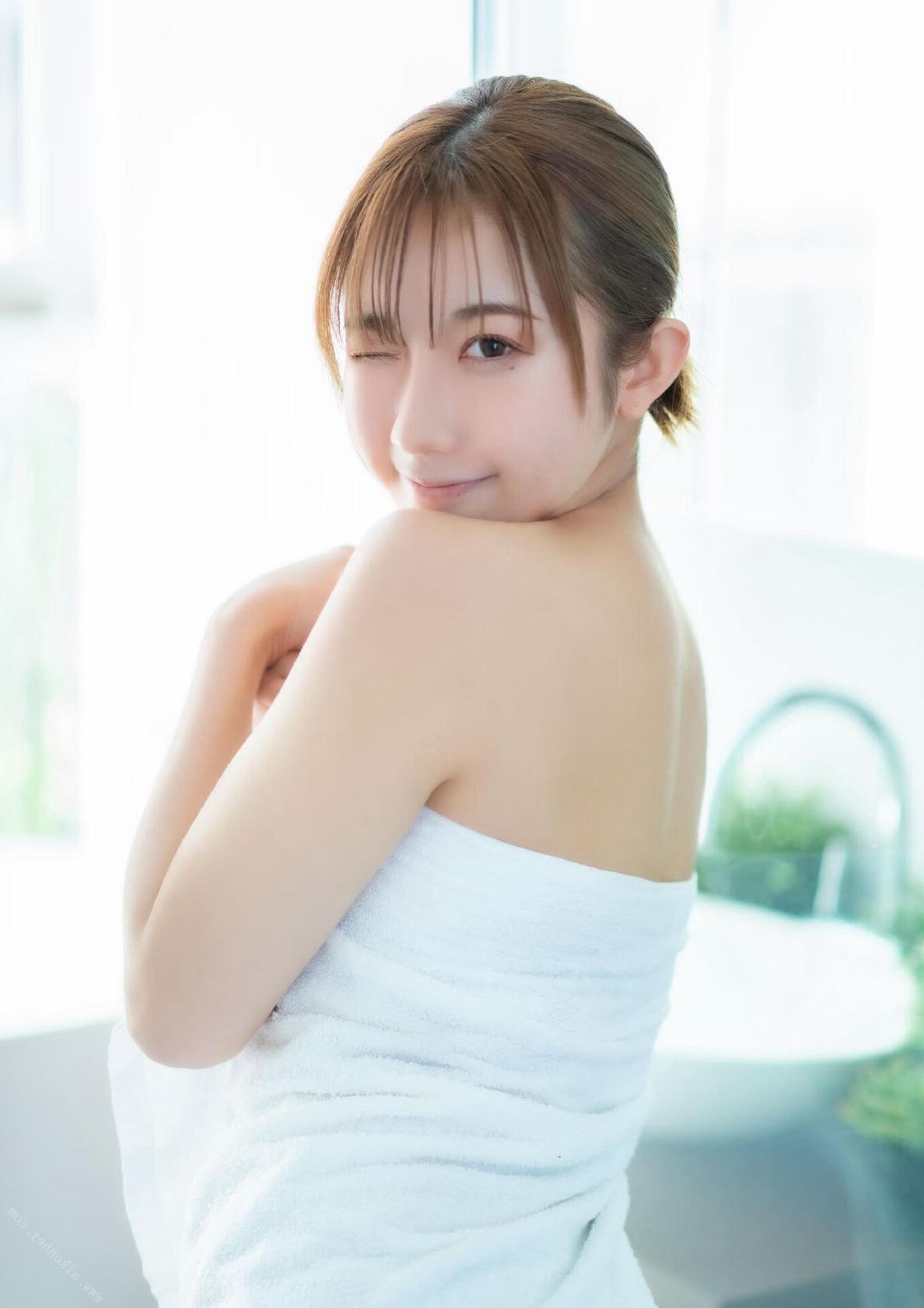 Momo Taiga Gravura Book Love
