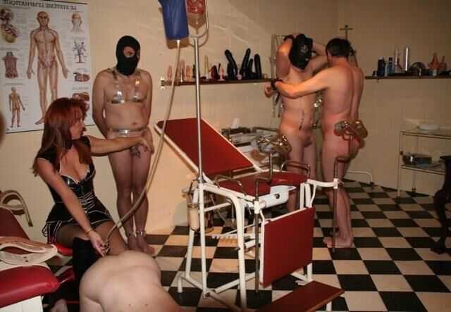 Humillación masculina de femdom