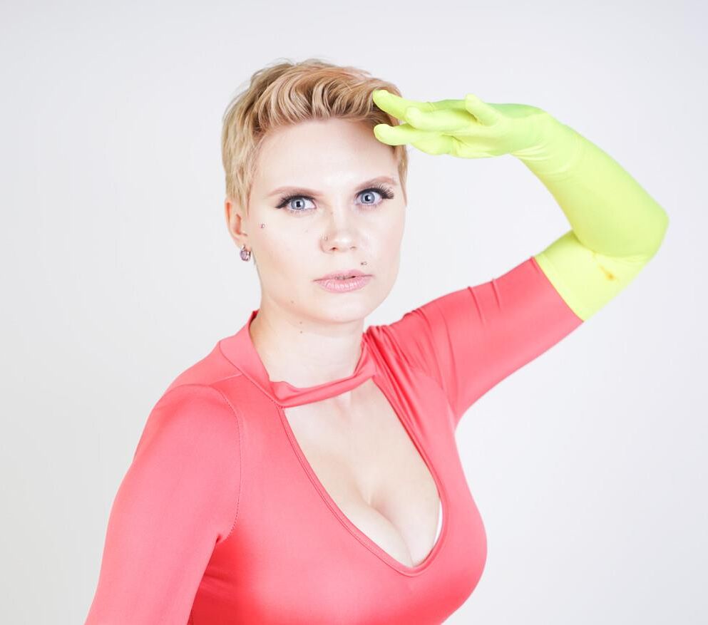 No desnuda imagen de caldo de cabello corto amarillo rojo leotard super héroe fe